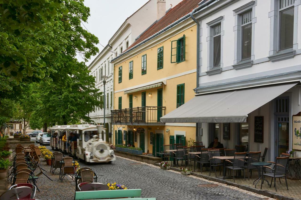 Postel Hostel Balatonfured Exterior photo