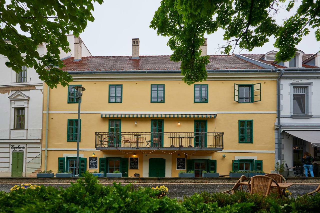 Postel Hostel Balatonfured Exterior photo